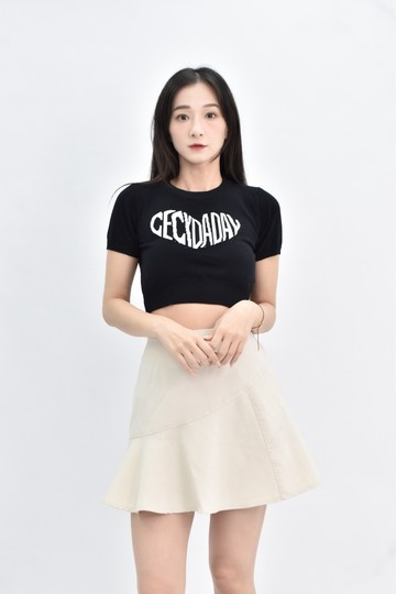 (S) 【尚樺私服】修身短版針織圖案黑色短袖上衣