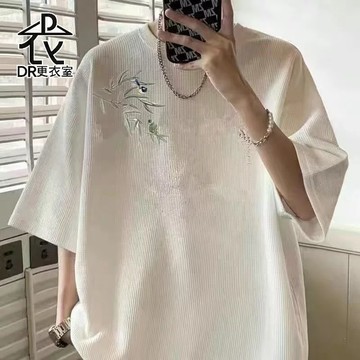DR更衣室-T恤 圓領印花五分袖上衣 寬鬆 休閒穿搭 男裝 短袖 潮流 大尺碼8XL【NL624236】