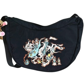 危險人物 JT26001-BK WAIST BAG 電繡百貓圖 半月包 (黑色)