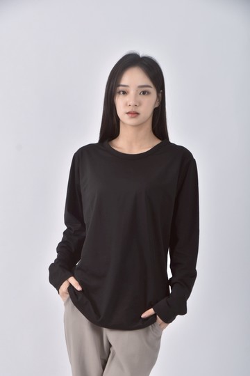 (S) huang jun圓領黑色長袖上衣