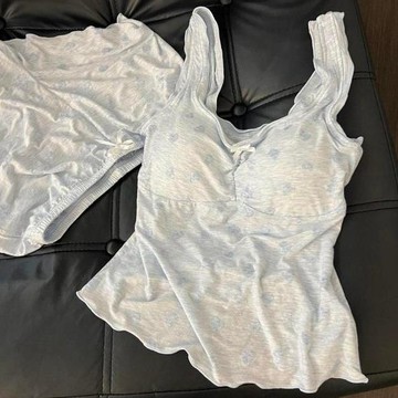 ✨ 精選好物 ✨ 法式高級莫代爾吊帶睡衣套裝  木耳邊愛心睡衣女 舒適吊帶短褲 帶胸墊家居服套裝  帶胸罩睡衣套裝
