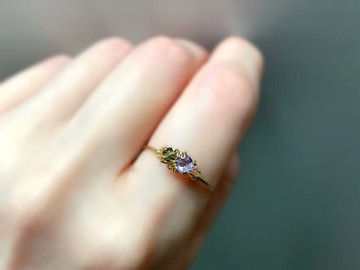 Sweet antique - 摩爾達維石與粉色紫水晶爪鑲風格線圈戒指