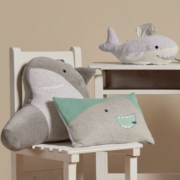 【YVONNE以旺傢飾】鯊魚背部靠枕-銀白灰