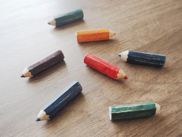 手工木雕胸針 徽章  色鉛筆