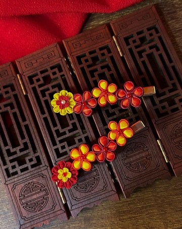 (細工布花 x 中國風) 花紐/盤扣 小花列髮夾 金紅款