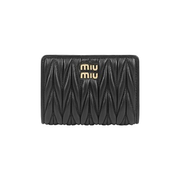 [平輸]MIU MIU 金字納帕軟皮拉鍊零錢袋釦式二折短夾(黑色)