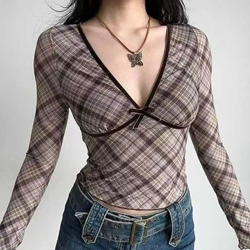 【秋季新款】歐美風復古深V領長袖 格紋T恤女  顯胸顯身材 修身緊身 短款上衣 小眾設計感 純欲薄款長袖 辣妹上衣