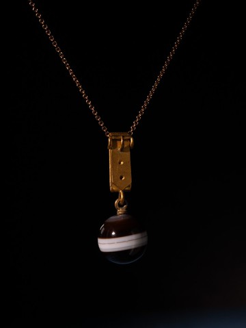 1890s 英國 維多利亞時代晚期 瑪瑙球體皮帶扣吊墜