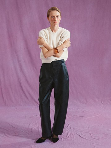 Curved Relaxed Tapered Pants [Black]