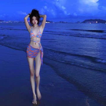 世可兒2025新沙灘度假歐美辣妹網紅掛脖性感比基尼三件套泳衣溫泉
