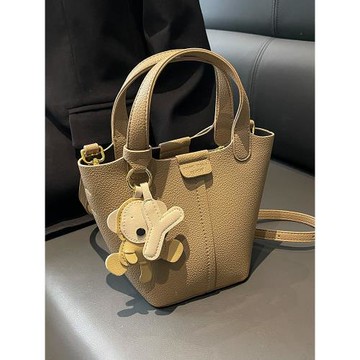 高級感包包女2025春季新款時尚上班手拎包純色質感百搭斜挎水桶包