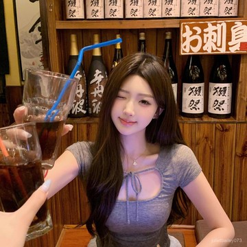 ♡ 𝑪𝒉𝒊𝒄 𝒖 ♡法式正肩U領綁帶短袖T恤女夏季設計感小衆修身顯瘦辣妹打底衫上衣