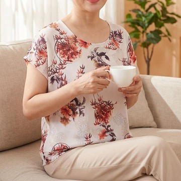 台灣出貨 媽媽夏裝 冰絲短袖 T恤女 奶奶大碼寬鬆半袖 中老年人薄款短袖 圓領花上衣 涼感上衣 薄款上衣 夏天上衣