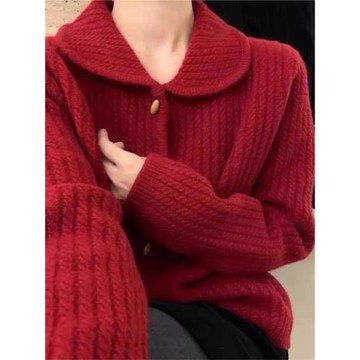 安可紅色翻領牛角扣毛衣外套女秋冬慵懶風復古針織衫軟糯加厚上衣