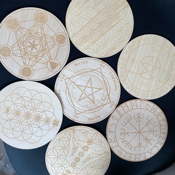 15cm木質杯墊鏤空木頭餐墊五芒星生命之花擺件用品Altar Tile