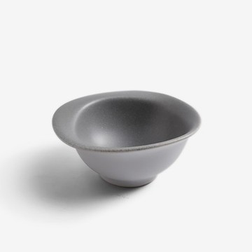WAGA 弧曲霧灰 12cm 不規則陶瓷小碗｜清水灰｜單品