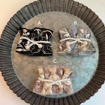 珍珠馬尾扣 刺繡緞帶