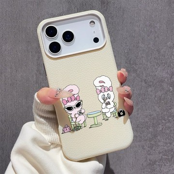 優雅喝茶艾絲樂 適用蘋果17PROMAX保護殼iPhone16 15 14 13 12 11 大孔鏤空軟殼 質感皮紋