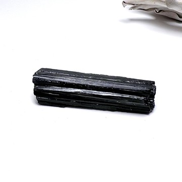 清醒。原礦 療癒 避邪 淨化 手握 能量 l 黑碧璽原石 共生礦 l