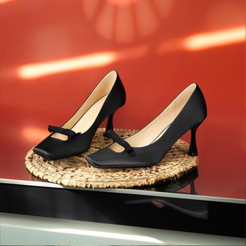 2024春款小蝴蝶結法式氣質高跟鞋女設計感細跟職業不累腳方頭單鞋