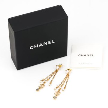 Chanel 雙C耳環(金/星星垂墜三鍊條及小珍珠/中間鍊條連接單排鑽雙C)