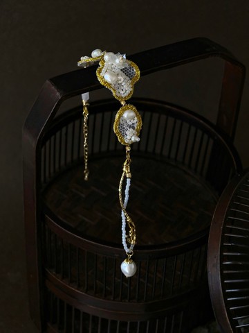 鏤月裁雲•海棠花窗手鏈 (金色)