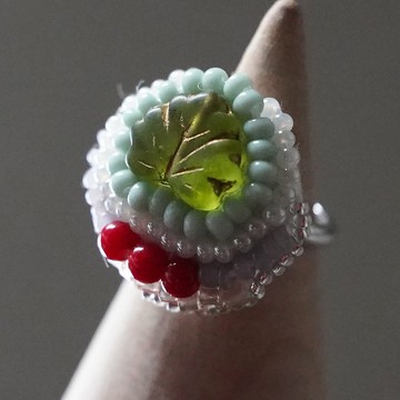 亦可作領巾夾「健談」戒指161 自由尺寸 珠飾刺繡戒指 綠色葉片 設計感大戒指