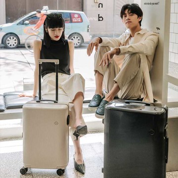 【預購】PISTACHIO STRIPED 開心果 28寸 行李箱登機托運 煙白