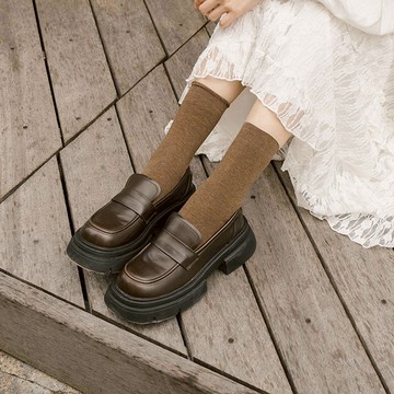 基本素面造型中筒襪 六色售 特價