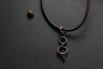 【銅系列】純銅纏繞、敲製墜飾 _ 不倒翁 (已燒色處理,詳見摘要)