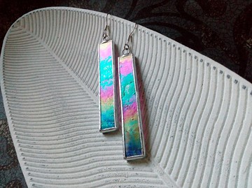 玻璃耳環幾何 彩虹色玻璃馬賽克耳環。彩色玻璃可愛的長方形耳環。