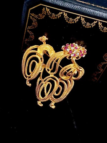 vintage jewelry  金色調可愛簍空貴賓狗 別針 胸針