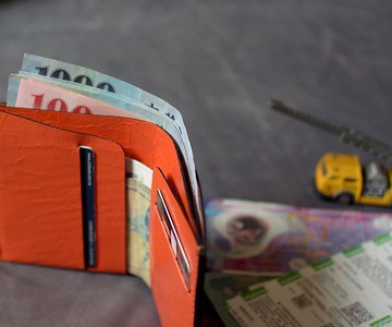 真皮輕盈短夾 油亮抓紋  獨創現貨004