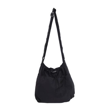 【iSPurple】韓版時尚 文藝褶皺水桶包網紅休閒斜背肩包 /黑