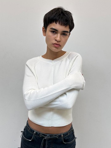 V NECK RAGLAN CROP PULLOVER IN