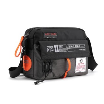 潮牌日系斜挎包戶外休閑單肩包男生郵差包韓版斜肩挎包加厚小包