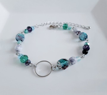 帶有圓形環圈的Fire Polish捷克珠與玻璃珠，療癒系的祖母綠手鍊 捷克珠 生日禮物 尺寸可調