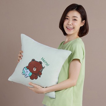 LINE FRIENDS | 熊大拯救地球方形抱枕 (45x45公分) -若草綠