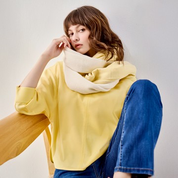 素色圓領開叉上衣