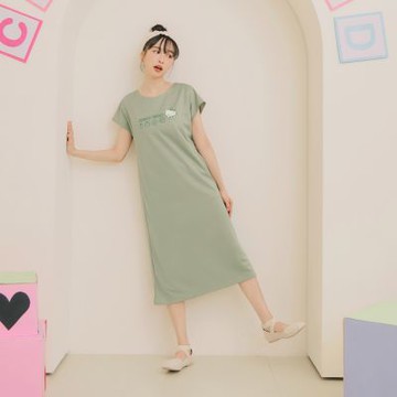 OB嚴選中大尺碼-KITTY CUTIE LAND．配色印花連袖長洋裝《KB1488》