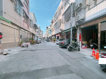 前鎮高中站福誠國小正8米街騎樓透天｜高雄市鳳山區勇志街