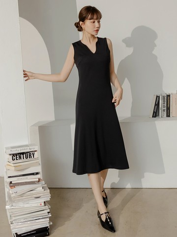 細膩彈性針織V領鐵片裝飾無袖洋裝