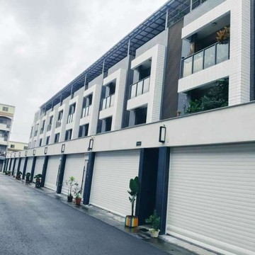 高雄大學旁~臨路面寬雙車典雅美墅｜高雄市梓官區大舍北路