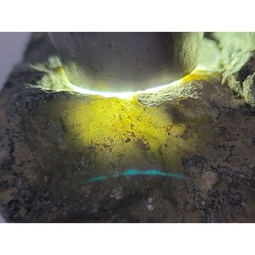 【七彩翡翠】緬甸 翡翠 天然 原石 翡翠毛料 全賭石 會卡場口 老場口 台灣出貨  617g