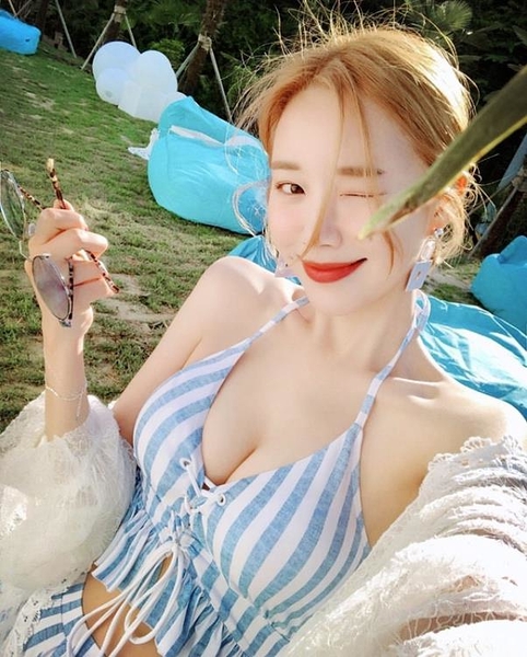 比基尼 韓國馬卡龍冰淇淋色藍白條清新少女聚攏泳衣三件套泳衣女