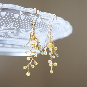 搖擺的含羞草首飾耳針或耳夾