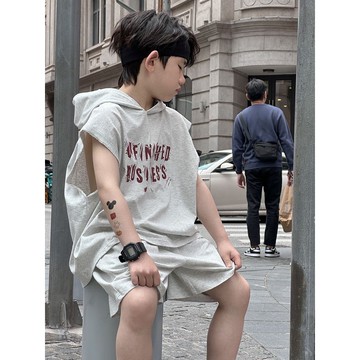 夏季新品 童裝 兒童背心 無袖上衣 男童背心 兒童T恤 男童夏裝運動連帽背心套裝新款兒童洋氣復古無袖T恤短褲兩件套潮