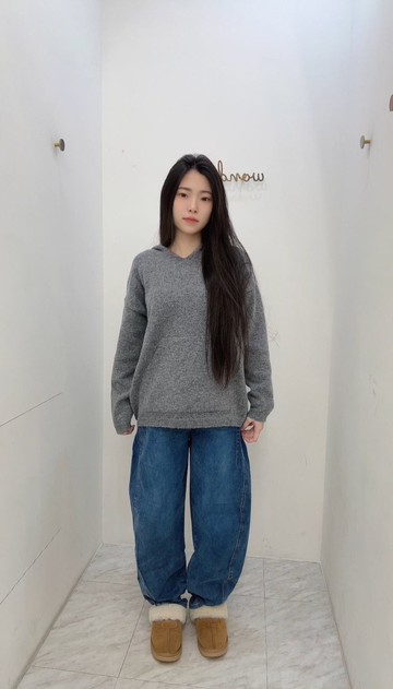 VENUS MIT 羊絨帽T