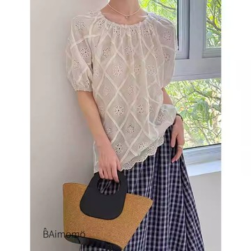 BAi白媽媽 菱格繡花棉蕾絲衫／鬆緊領花邊澎澎短袖上衣－【350307】