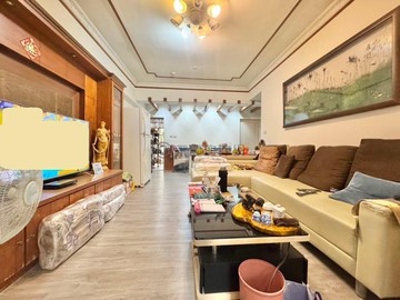 衛武營＊大明商圈＊陽台進出 美３房車位｜高雄市鳳山區新泰街